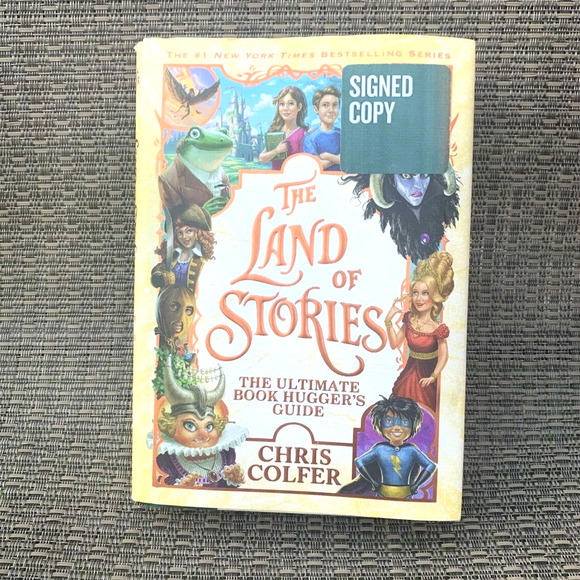 SIGNED The Land of Stories: The Ultimate Book Hugger's Guide 1st CHRIS COLFER - Picture 2 of 8